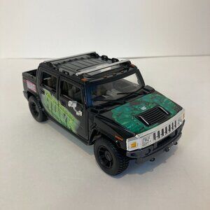 Maisto 1/27 Scale Diecast Hummer H2 Marvel The Incredible Hulk 2002 Black Green